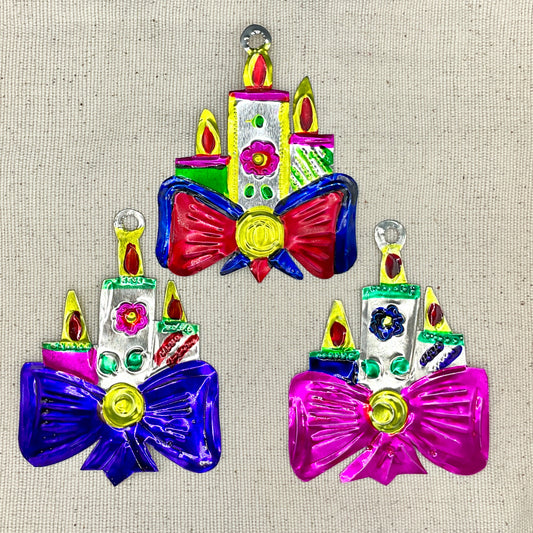 Handgepunzte Weihnachtsmotive aus Blech - traditionelle Dekoration aus Mexiko