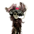 Bild in Galerie-Betrachter laden, Catrina aus Pappmaché – Handgefertigte mexikanische Deko für Día de los Muertos & Totenfest
