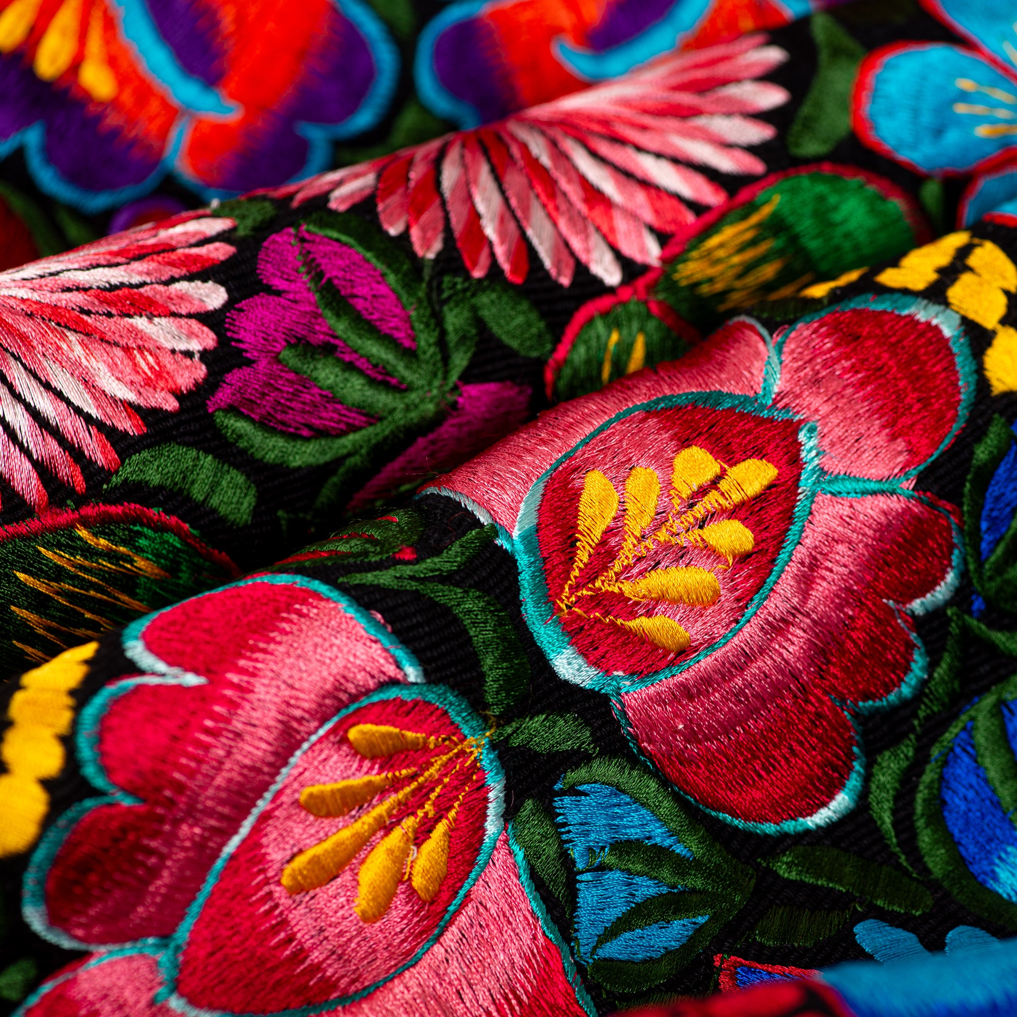 Handgewebter Wandteppich mit Blumenstickerei – Bunt, groß – Chichicastenango Design