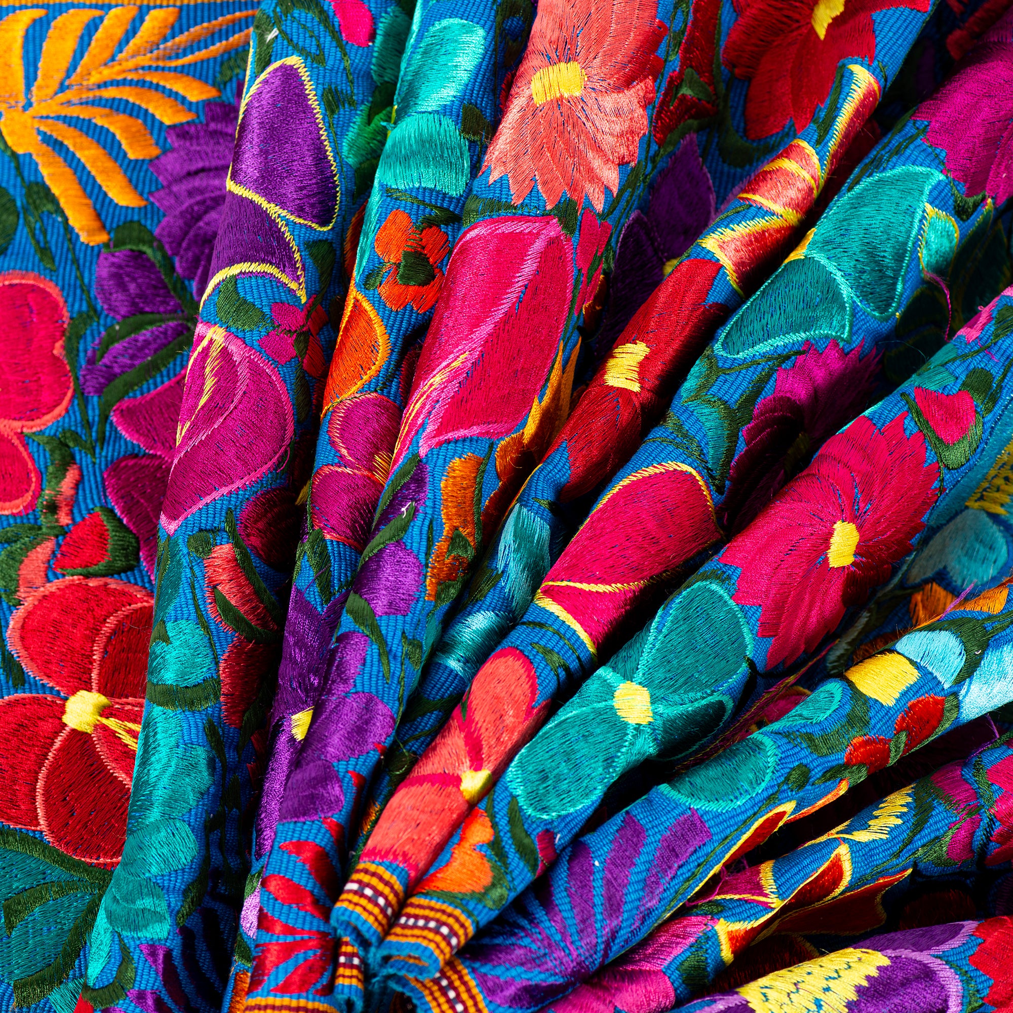 Handgewebter Wandteppich mit Blumenstickerei – Bunt, groß – Chichicastenango Design