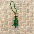 Bild in Galerie-Betrachter laden, Weihnachtliche Glasperlen-Schlüsselanhänger (Llavero) aus Guatemala – Handgewebter Baumschmuck
