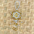 Bild in Galerie-Betrachter laden, Weihnachtliche Glasperlen-Schlüsselanhänger (Llavero) aus Guatemala – Handgewebter Baumschmuck
