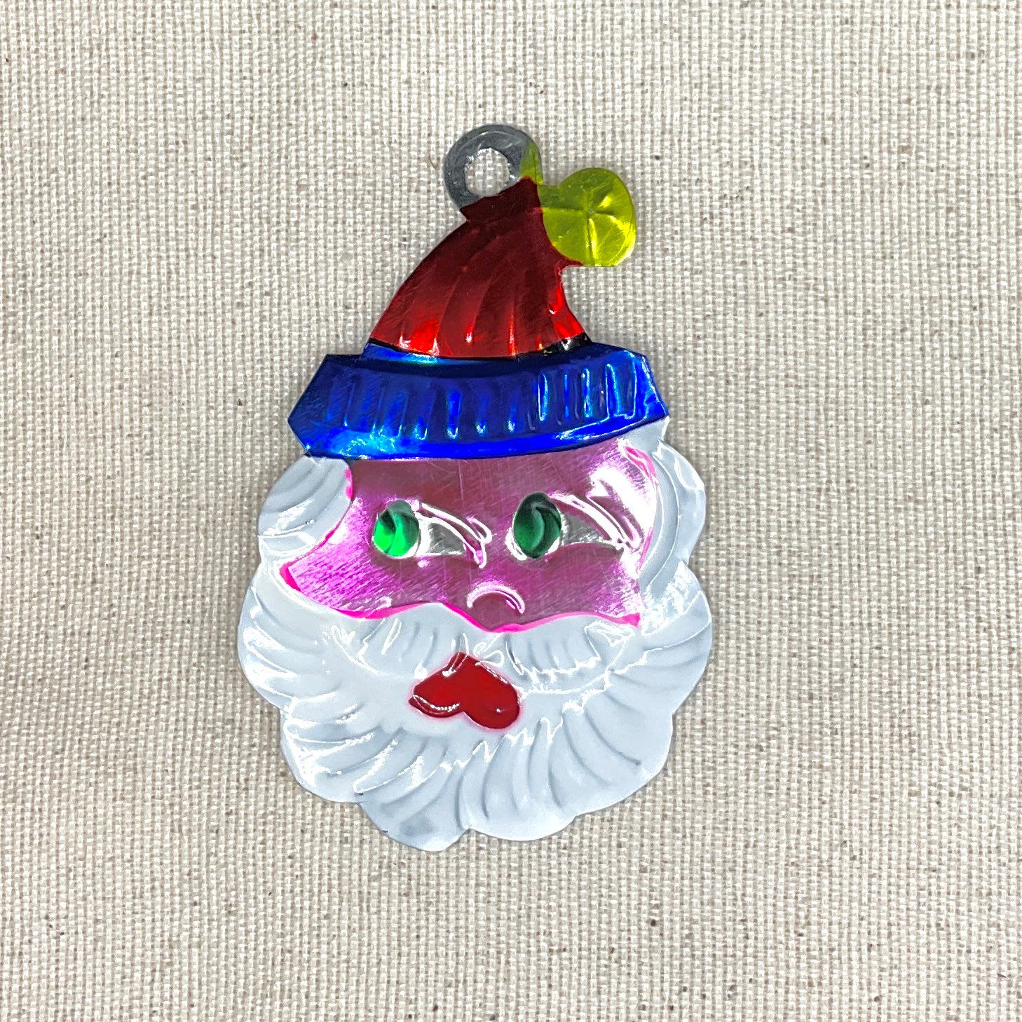 Handgepunzte Weihnachtsmotive aus Blech - traditionelle Dekoration aus Mexiko