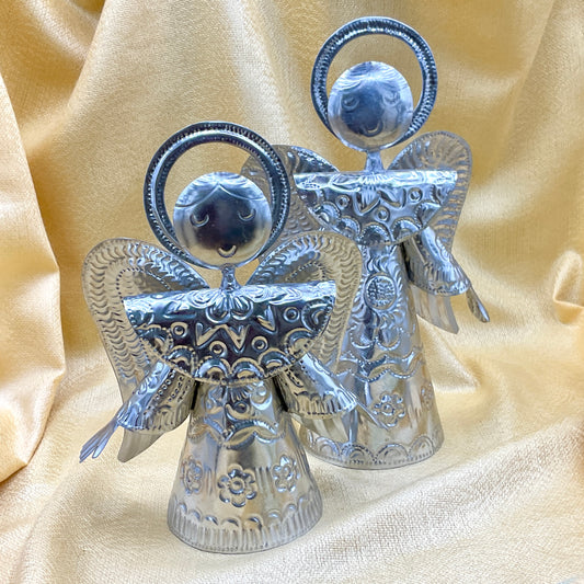 Weissblech Engel aus Oaxaca – handgepunzt, Weihnachtsengel, traditionelle Weihnachtsdeko in zwei Größen