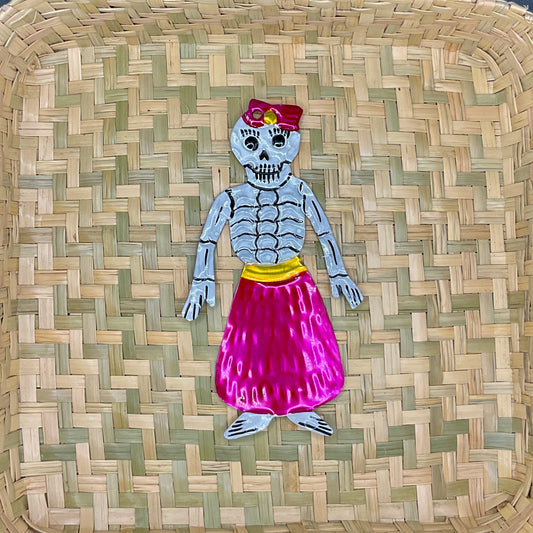 Mexikanische Hojolata Calavera Mädchen - handgefertigte Día de los Muertos Wanddekoration aus Mexiko