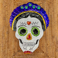 Bild in Galerie-Betrachter laden, Mexikanischer Hojolata Calavera Kopf - handgefertigte Día de los Muertos Wanddekoration aus Mexiko
