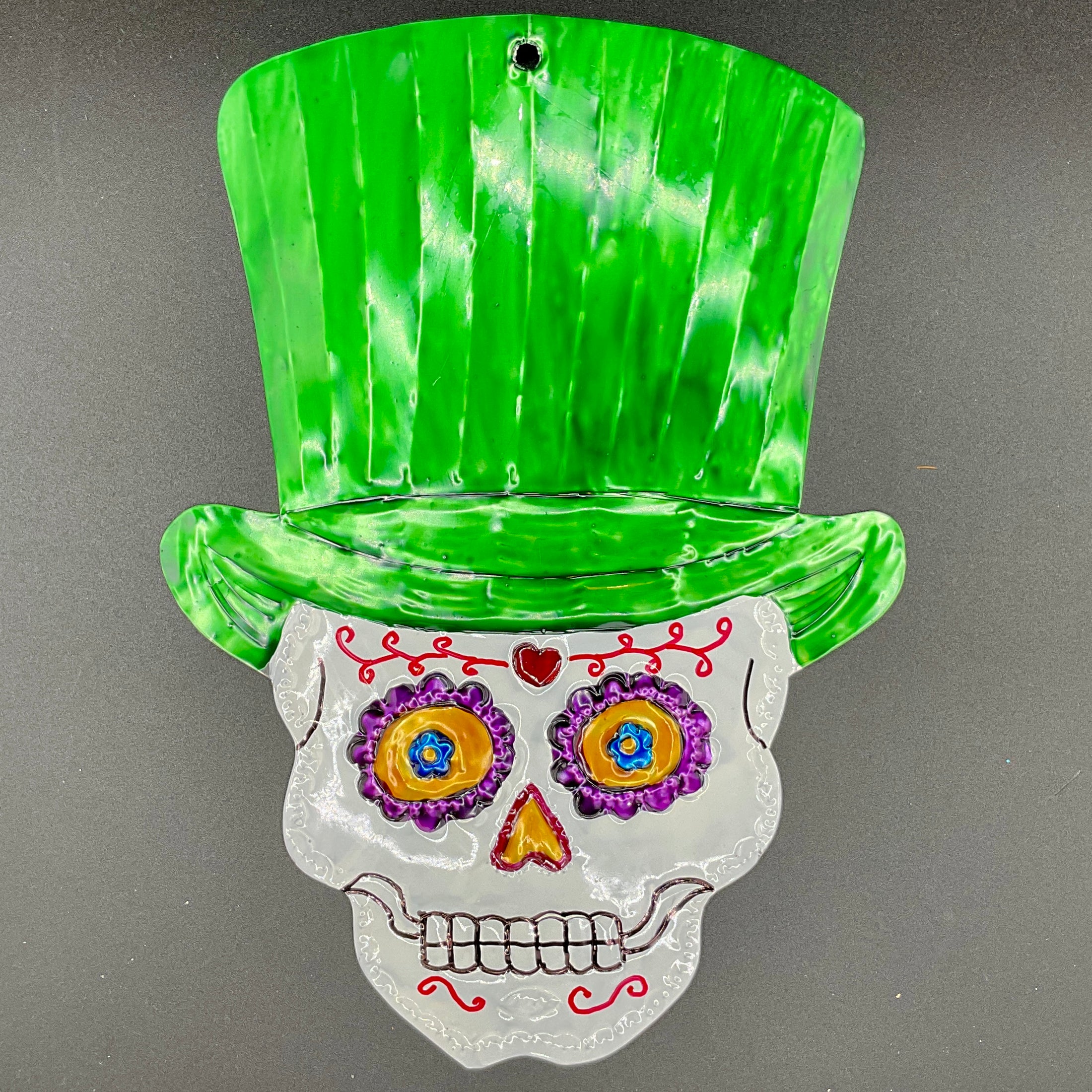 Mexikanischer Hojolata Calavera Kopf mit Zylinder - handgefertigte Día de los Muertos Wanddekoration aus Mexiko